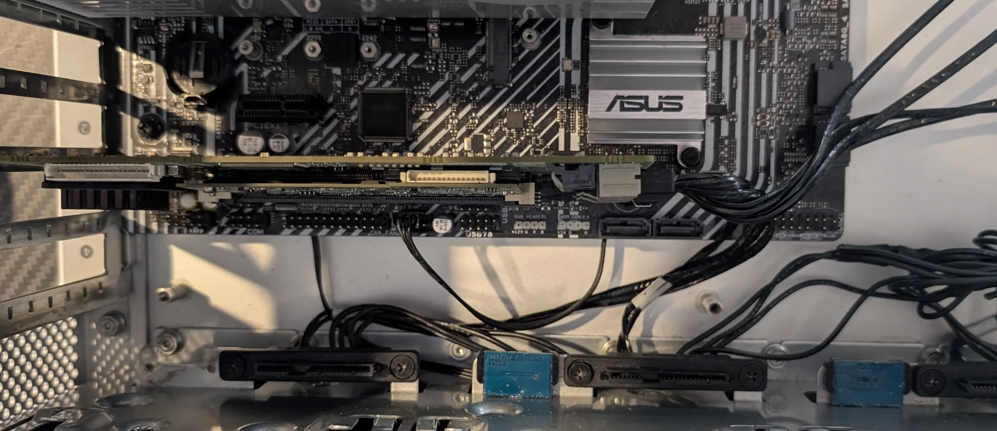 SFF plug reaches HBA